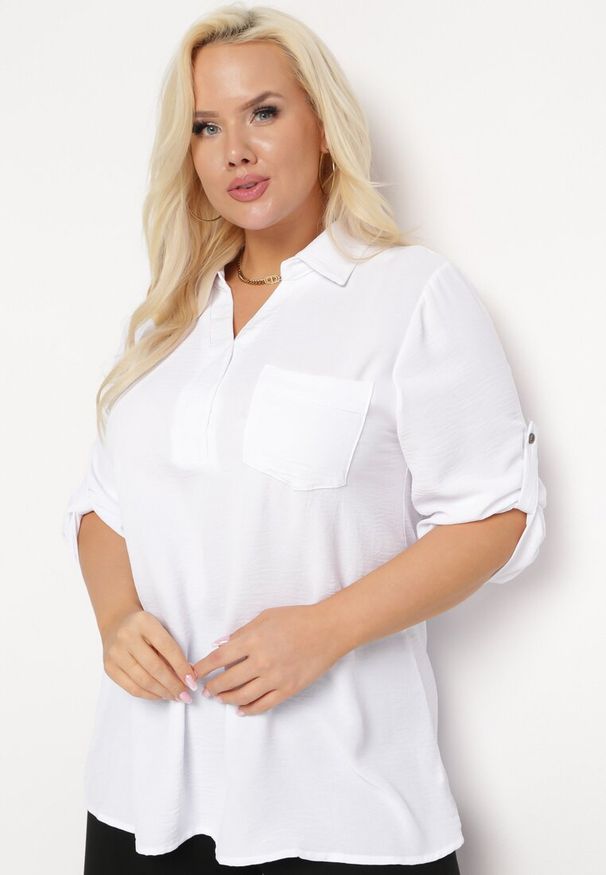 Born2be - Biała Bluzka Koszulowa z Kołnierzykiem i Wsuwaną Kieszonką Tafeta. Kolor: biały. Materiał: jeans. Długość rękawa: długi rękaw. Długość: długie. Styl: elegancki, klasyczny
