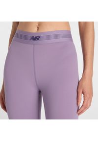 Legginsy damskie do treningu New Balance AC WB6160E1AA5 – fioletowe. Stan: podwyższony. Kolor: fioletowy. Materiał: poliester, lycra, materiał. Wzór: gładki. Sport: fitness #5