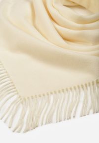 Born2be - Jasnobeżowy Trójkątny Szalik z Wiskozy i Bawełny z Frędzlami Vetirala. Okazja: na co dzień, do pracy, na spotkanie biznesowe. Kolor: beżowy. Materiał: bawełna, wiskoza. Styl: biznesowy, casual, elegancki #2