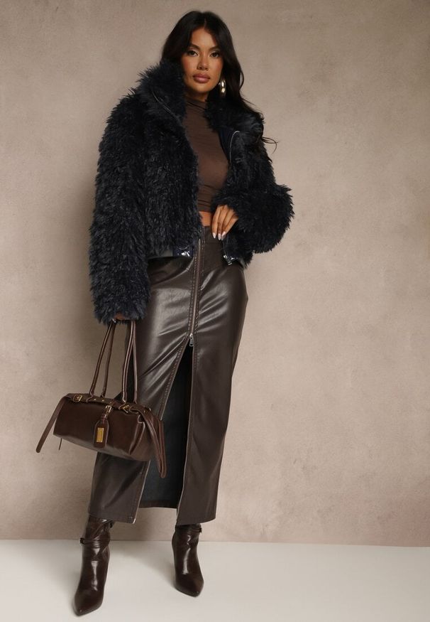 Renee - Niebieska Puszysta Kurtka Futerko Cropped z Wysokim Kołnierzem Lanarea. Okazja: na imprezę, na co dzień. Typ kołnierza: golf. Kolekcja: plus size. Kolor: niebieski. Materiał: futro. Długość: krótkie. Sezon: zima, jesień. Styl: elegancki, casual