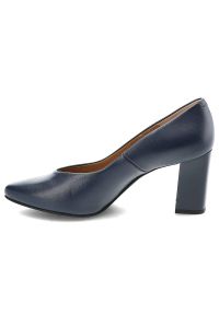 Granatowe Czółenka Clasicco Eleganckie Skórzane Buty. Okazja: do pracy, na spotkanie biznesowe. Zapięcie: bez zapięcia. Kolor: niebieski. Materiał: skóra. Szerokość cholewki: normalna. Wzór: aplikacja. Obcas: na słupku. Styl: elegancki