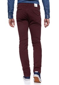 Lee - LEE SPODNIE MĘSKIE CHINO BURGUNDY ARRAY L768LL26. Okazja: na co dzień. Styl: wizytowy, casual, elegancki #9
