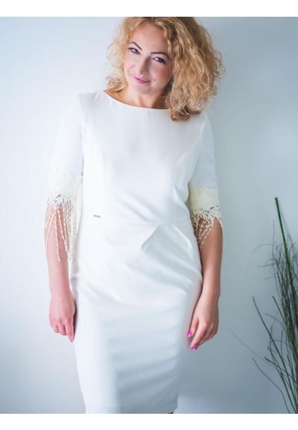 Sukienka Model Jasmine Ecru - Jersa. Typ sukienki: proste