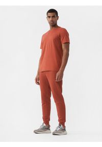 4f - Spodnie dresowe joggery męskie. Kolor: różowy. Materiał: dresówka