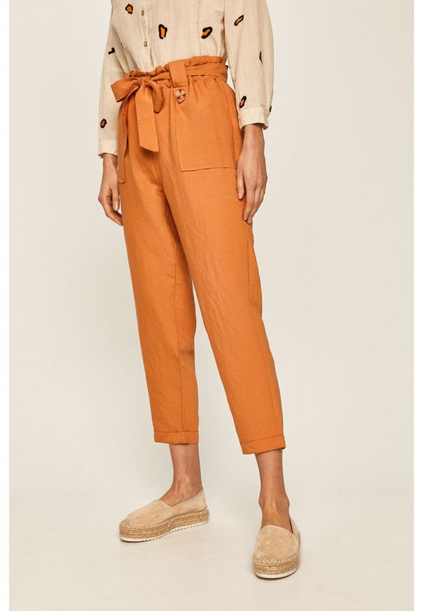 ANSWEAR - Answear - Spodnie. Okazja: na co dzień. Stan: podwyższony. Kolor: pomarańczowy. Materiał: tkanina, bawełna, lyocell. Wzór: gładki. Styl: casual