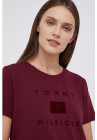 TOMMY HILFIGER - Tommy Hilfiger T-shirt bawełniany kolor bordowy. Okazja: na co dzień. Kolor: czerwony. Materiał: bawełna. Styl: casual #2