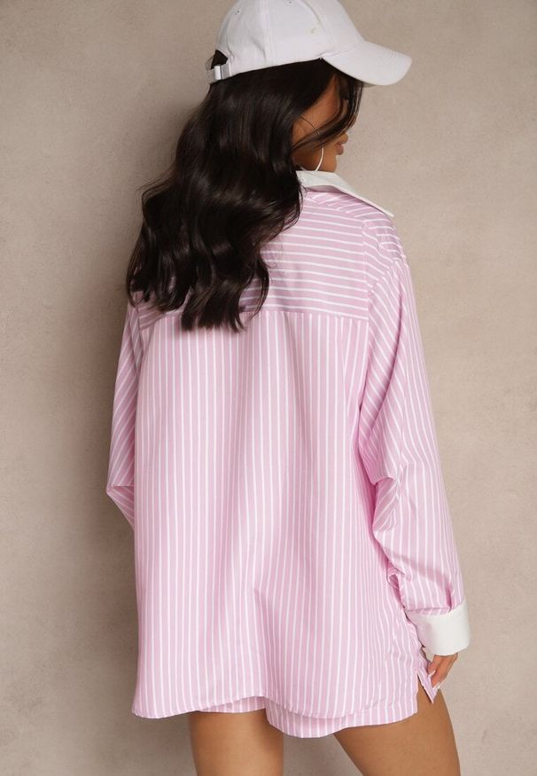 Renee - Różowa Koszula Ozdobiona Kieszonką i Paskami Zarindia. Okazja: na co dzień. Kolor: różowy. Materiał: jeans. Wzór: aplikacja. Styl: klasyczny, casual