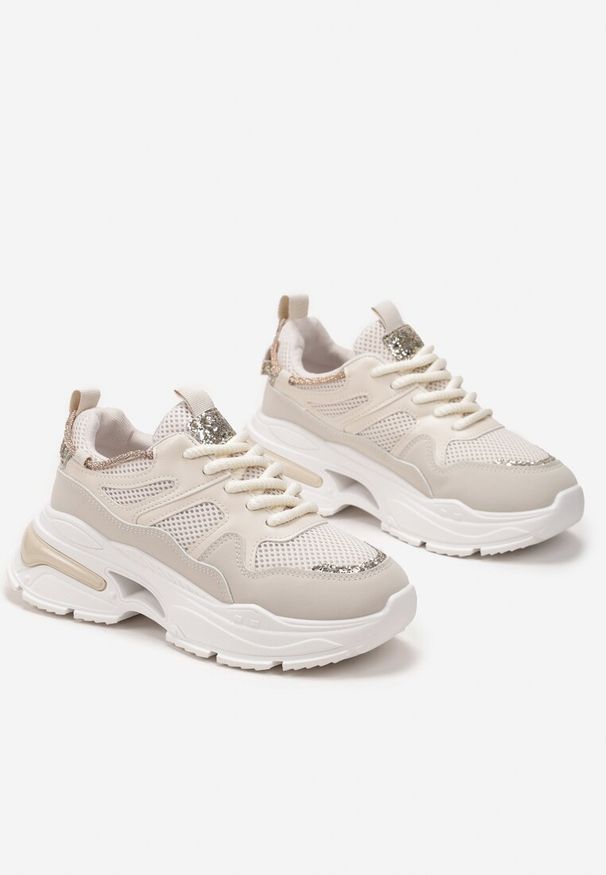 Born2be - Beżowe Sneakersy na Grubej Podeszwie z Brokatowymi Wstawkami i Cyrkoniami Wirnessa. Nosek buta: okrągły. Zapięcie: sznurówki. Kolor: beżowy. Materiał: materiał. Obcas: na obcasie. Wysokość obcasa: niski