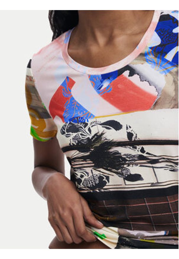Desigual T-Shirt Collage 25SWTK14 Kolorowy Regular Fit. Materiał: wiskoza. Wzór: kolorowy