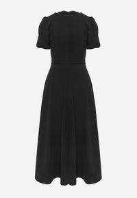 Born2be - Czarna Elegancka Sukienka VICES o Rozkloszowanym Kroju z Krótkim Rękawem Aezith. Okazja: na komunię, na wesele, na ślub cywilny. Kolor: czarny. Długość rękawa: krótki rękaw. Typ sukienki: proste, rozkloszowane. Styl: elegancki #4