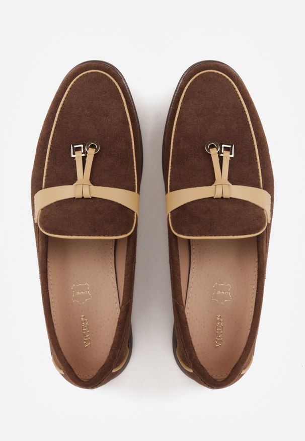 Born2be - Brązowe Eleganckie Mokasyny VICES z Imitacji Zamszu ze Skórzaną Wkładką Jaenith. Okazja: na co dzień, na spotkanie biznesowe. Kolor: brązowy. Materiał: skóra, zamsz. Wzór: aplikacja. Styl: elegancki