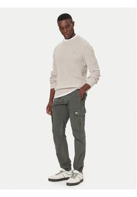 Tommy Jeans Spodnie materiałowe DM0DM22003 Zielony Regular Fit. Kolor: zielony. Materiał: bawełna #5