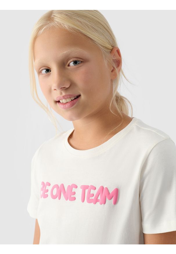 4f - 4F T-shirt z nadrukiem dziewczęcy - biały 146 (10-11 lat). Okazja: na co dzień. Kolor: biały. Materiał: bawełna, jersey, dzianina. Długość rękawa: krótki rękaw. Długość: krótkie. Wzór: nadruk. Sezon: lato. Styl: sportowy, klasyczny, casual