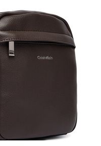 Calvin Klein Saszetka Raised Reporter LV04D3160G Brązowy. Kolor: brązowy. Materiał: skóra #4