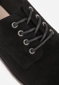 Born2be - Czarne Półbuty Oksfordki z Imitacji Zamszu Yotella. Okazja: na co dzień, na spotkanie biznesowe. Kolor: czarny. Materiał: zamsz. Szerokość cholewki: normalna. Obcas: na obcasie. Styl: casual, biznesowy, klasyczny. Wysokość obcasa: niski #3