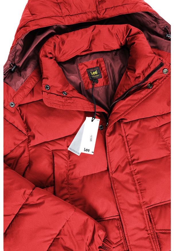 Lee - LEE PUFFER JACKET MĘSKA KURTKA ZIMOWA WARP RED L87XUMKG 112122977. Typ kołnierza: kaptur. Materiał: poliester, sztruks, materiał, puch. Długość rękawa: długi rękaw. Długość: długie. Sezon: zima. Styl: klasyczny
