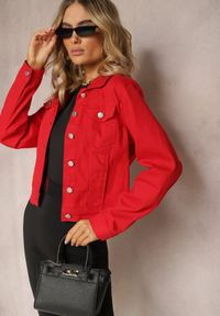 Renee - Czerwona Jeansowa Kurtka z Bawełny z Guzikami i Kieszeniami Ainztia. Kolor: czerwony. Materiał: bawełna, jeans