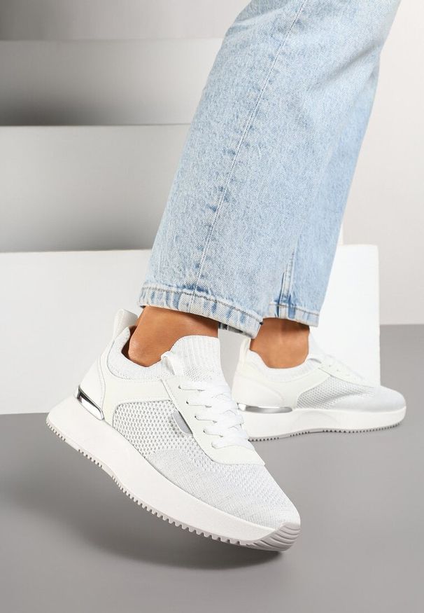 Born2be - Białe Siateczkowe Sneakersy Dorami. Okazja: na co dzień. Zapięcie: sznurówki. Kolor: biały. Materiał: jeans. Obcas: na płaskiej podeszwie