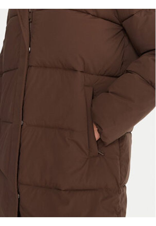 Guess Jeans Kurtka zimowa W4BL24 WGII2 Brązowy Regular Fit. Kolor: brązowy. Materiał: syntetyk. Sezon: zima