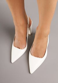 Renee - Białe Sandały na Słupku Slingback Halatia. Okazja: na co dzień. Kolor: biały. Materiał: jeans. Obcas: na słupku. Styl: klasyczny, elegancki, casual #4