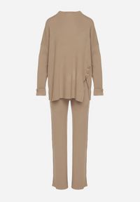 Born2be - Beżowy Dzianinowy Komplet z Wiskozą Spodnie i Sweter Zdobiony Guzikami Unisea. Kolor: beżowy. Materiał: wiskoza, dzianina. Wzór: aplikacja #5