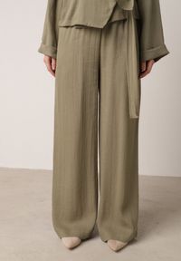 Born2be - Zielone Wiskozowe Spodnie z Szeroką Nogawką i Wiązaniem w Talii Terisanna. Okazja: na co dzień. Kolor: zielony. Materiał: wiskoza. Styl: casual, elegancki, klasyczny #7