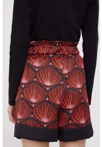 Sisley szorty damskie kolor czerwony wzorzyste high waist. Stan: podwyższony. Kolor: czerwony. Materiał: tkanina #2
