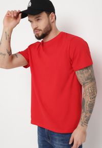 Born2be - Czerwona Koszulka T-Shirt z Bawełny Iladara. Kolor: czerwony. Materiał: bawełna