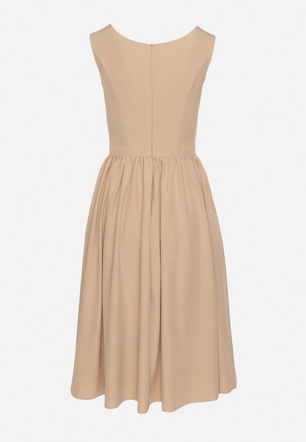 Born2be - Beżowa Klasyczna Rozkloszowana Sukienka Vices Tolissela. Okazja: na co dzień. Kolor: beżowy. Wzór: aplikacja, gładki. Styl: klasyczny