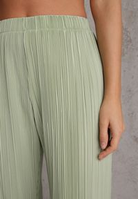 Renee - Zielone Plisowane Spodnie High Waist z Szerokimi Nogawkami Sedalia. Stan: podwyższony. Kolor: zielony. Materiał: satyna #5