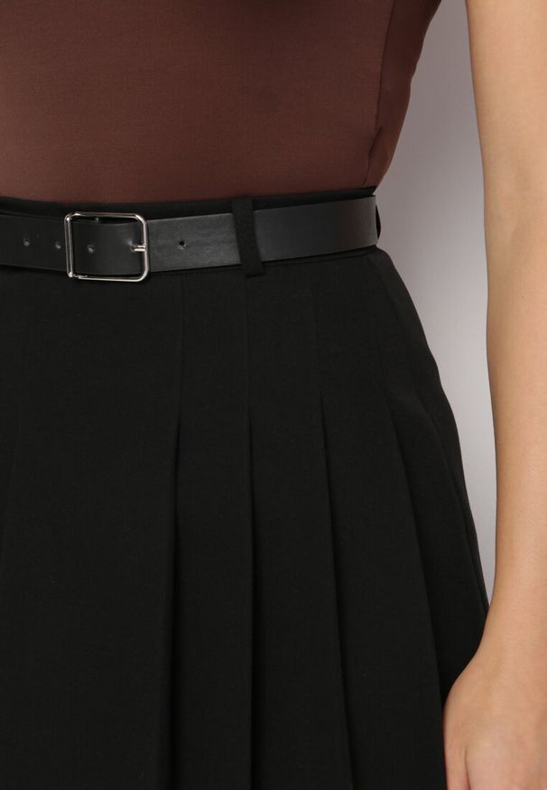 Born2be - Czarna Trapezowa Spódnica Midi z Zakładkami i Paskiem z Imitacji Skóry Lorenk. Okazja: na co dzień. Kolor: czarny. Materiał: skóra. Styl: casual