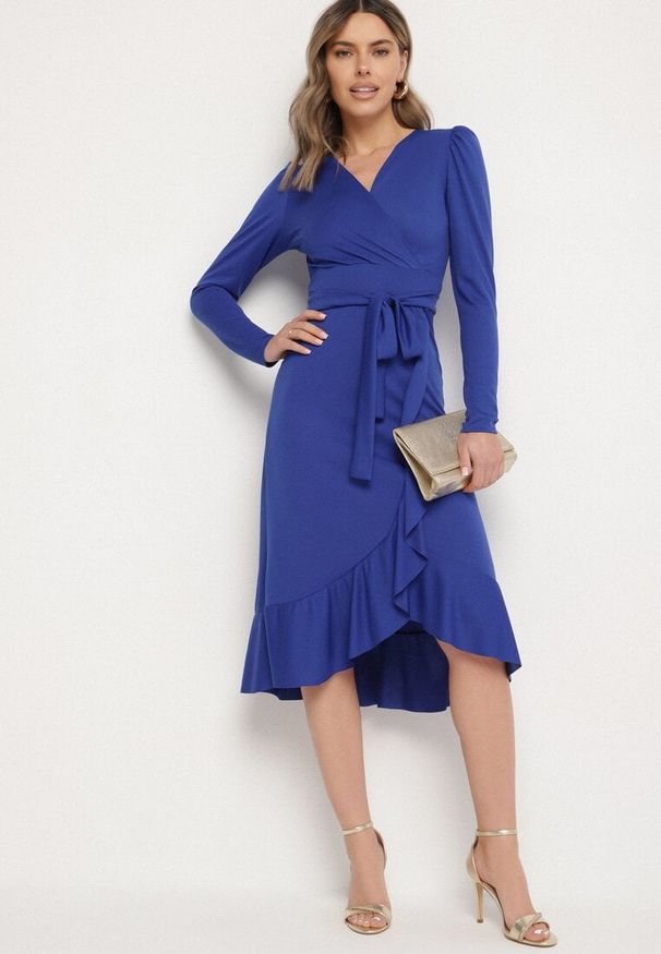 Born2be - Niebieska Sukienka z Kopertowym Dekoltem i Materiałowym Paskiem Devisia. Okazja: na co dzień. Typ kołnierza: dekolt kopertowy. Kolor: niebieski. Materiał: materiał. Długość rękawa: długi rękaw. Typ sukienki: kopertowe. Styl: elegancki, casual, klasyczny