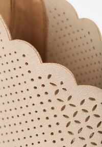 Renee - Beżowe Ażurowe Sandały Vices na Szpilce Selith. Okazja: na co dzień. Nosek buta: otwarty. Kolor: beżowy. Materiał: jeans. Wzór: ażurowy. Obcas: na szpilce. Styl: wizytowy, casual, elegancki. Wysokość obcasa: średni #3