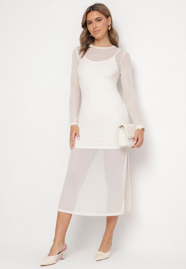 Born2be - Jasnobeżowa Sukienka Siateczkowa w Prążki z Wiskozą Niniria. Okazja: na co dzień. Kolor: beżowy. Materiał: wiskoza. Długość rękawa: na ramiączkach. Wzór: prążki. Typ sukienki: proste. Styl: casual, elegancki