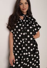 Born2be - Czarny Komplet w Kropki Bluzka z Wiązaniem przy Dekolcie i Szerokie Spodnie Chrirla. Kolor: czarny. Wzór: kropki #4