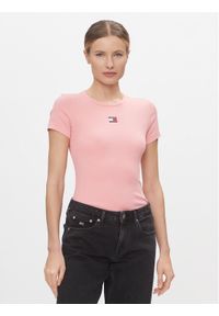 Tommy Jeans T-Shirt Badge DW0DW17881 Różowy Slim Fit. Kolor: różowy. Materiał: bawełna #1