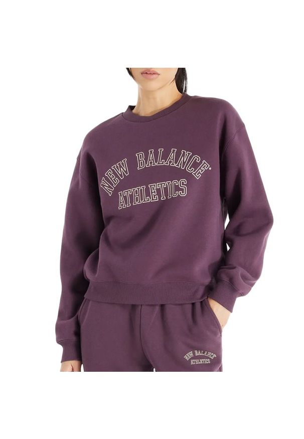 Bluza New Balance WT43516PLN - fioletowa. Okazja: na co dzień. Kolor: fioletowy. Materiał: dresówka, poliester, prążkowany, bawełna. Styl: klasyczny, casual