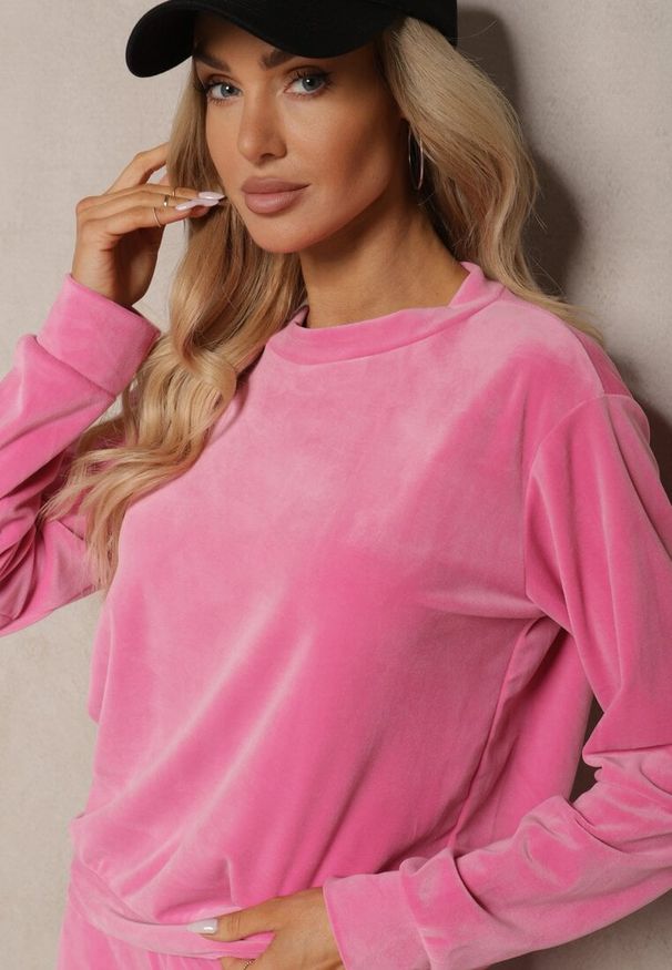 Renee - Różowy Komplet Dresowy Welurowy Dopasowane Spodnie i Klasyczna Bluza Ezivra. Kolor: różowy. Materiał: dresówka, welur