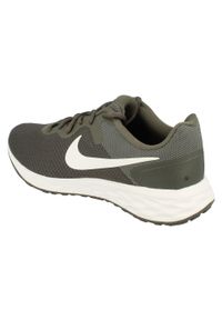 Buty Nike Revolution 6 DC3728-004. Okazja: na co dzień. Kolor: szary, biały, wielokolorowy. Materiał: materiał. Szerokość cholewki: normalna. Model: Nike Revolution. Sport: bieganie, fitness