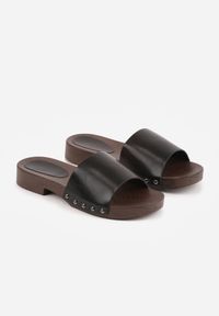 Born2be - Czarne Klapki w Klasycznym Stylu z Nitami Talove. Okazja: na co dzień. Kolor: czarny. Styl: klasyczny #3