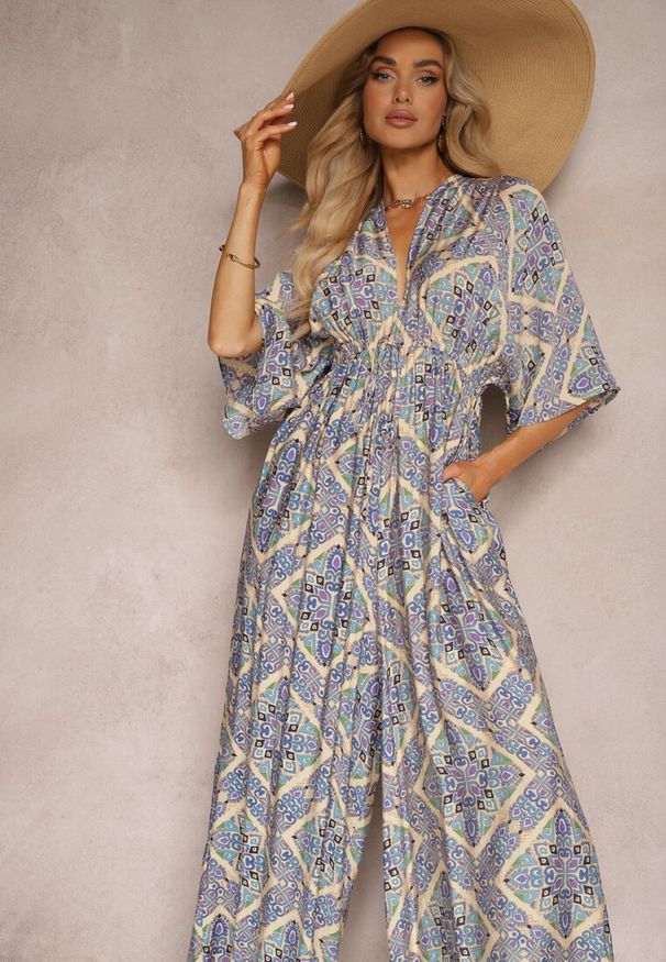 Renee - Niebieski Boho Kombinezon z Wiązaniem na Plecach z Gumką w Pasie i Długimi Nogawkami Sopolia. Kolor: niebieski. Materiał: skóra. Długość: długie. Styl: boho