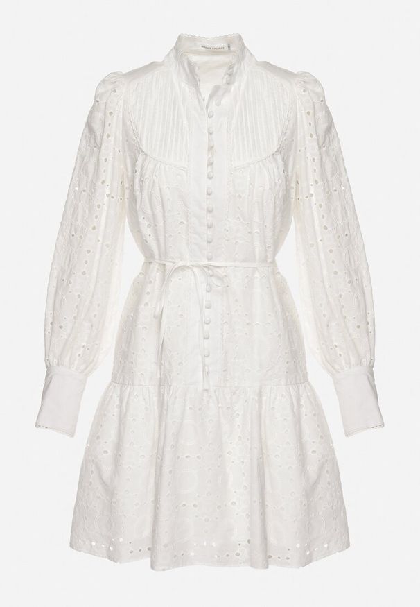 Born2be - Biała Taliowana Sukienka Bawełniana z Materiałowym Paskiem i Ażurowymi Rękawami Kluriona. Okazja: na co dzień. Typ kołnierza: dekolt w serek. Kolor: biały. Materiał: materiał, bawełna. Wzór: ażurowy. Typ sukienki: proste. Styl: elegancki, casual