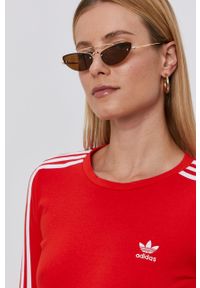 adidas Originals - Longsleeve. Kolor: czerwony. Materiał: bawełna, dzianina. Długość rękawa: długi rękaw. Wzór: aplikacja #4