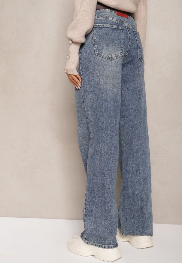 Renee - Niebieskie Jeansy z Bawełny o Prostym Kroju z Szerokimi Nogawkami i Paskiem Atteora. Okazja: na co dzień. Kolor: niebieski. Styl: casual, elegancki