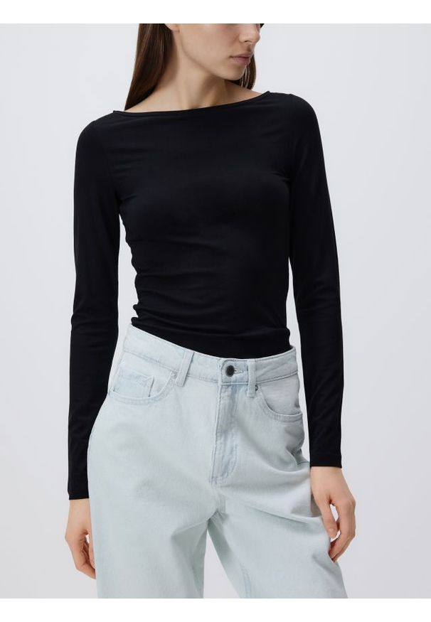 Reserved - Bluzka z wiskozą - czarny. Kolor: czarny. Materiał: wiskoza. Wzór: gładki