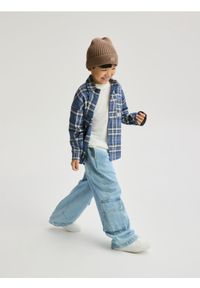 Reserved - Jeansy straight fit - niebieski. Kolor: niebieski