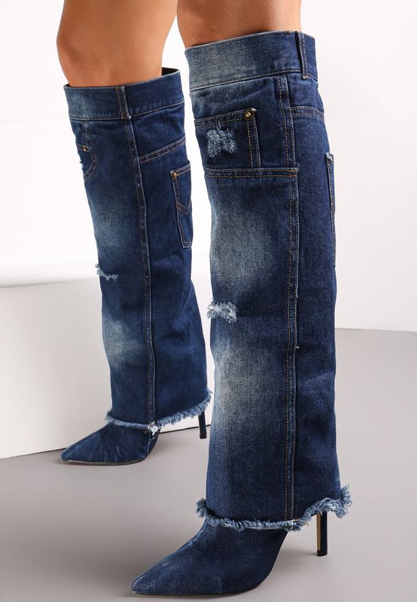 Renee - Niebieskie Kozaki Na Szpilce z Jeansu Ozdobione Przetarciami i Dziurami Cikase. Kolor: niebieski. Materiał: jeans. Szerokość cholewki: normalna. Wzór: aplikacja. Obcas: na szpilce