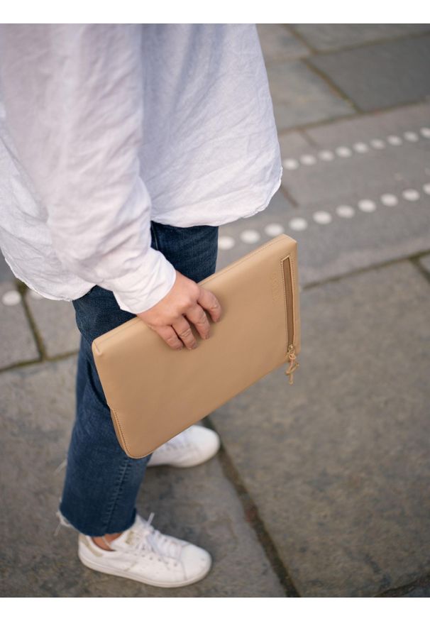 GOLLA - Etui Golla Sleeve Metro 14'' (coffee). Materiał: materiał, neopren. Styl: elegancki, casual
