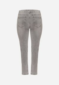 Born2be - Szare Jeansy o Kroju Mom Fit z Regularnym Stanem Folitia. Okazja: na co dzień. Kolor: szary. Styl: klasyczny, elegancki, casual #4