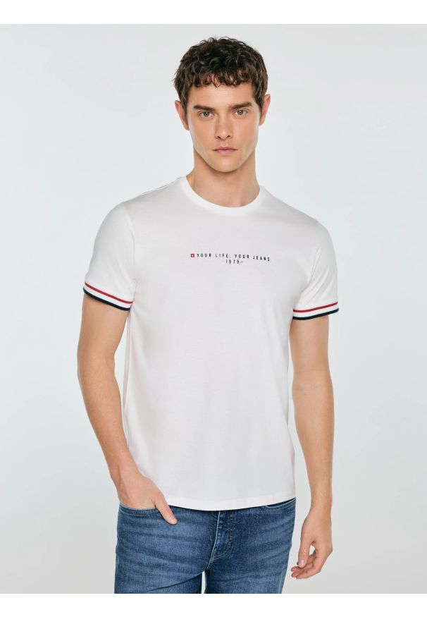 Big-Star - Koszulka męska z kontrastowym wykoŅczeniem biała Bortor 100. Kolor: biały. Materiał: jeans, bawełna. Wzór: nadruk